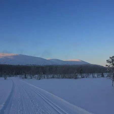 Kyroen Loma 营地 *